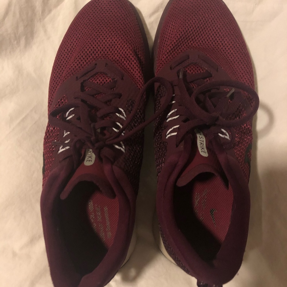 Nike air strike size 9.5